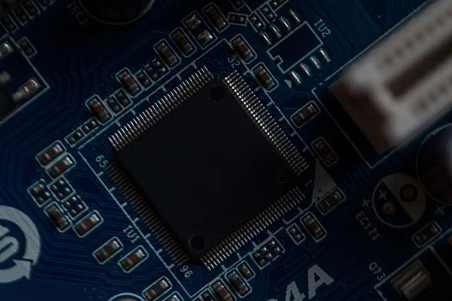 回收 Maxim 運算放大器、ADI 邏輯門和逆變器、TI 數(shù)模轉(zhuǎn)換器