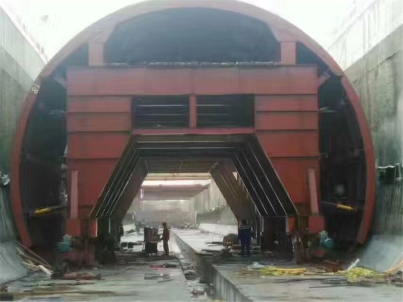 什么是冷彎機？